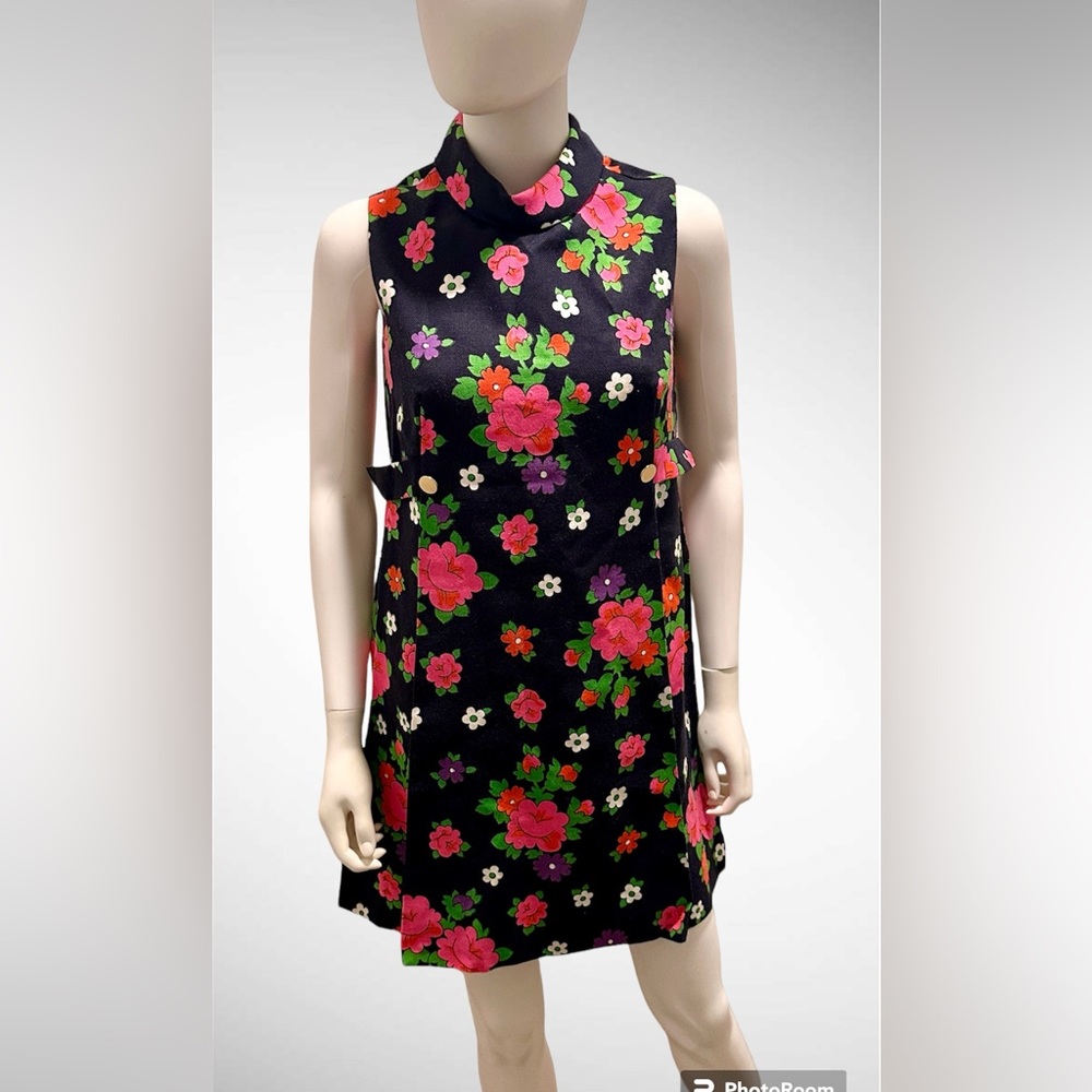 Gorgeous Vintage 1960's Colorful Floral Pique dress! 😍 - Picture 2 of 12